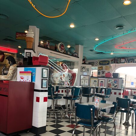 What Time Does Bill Millers Spangles Stop Serving Breakfast?