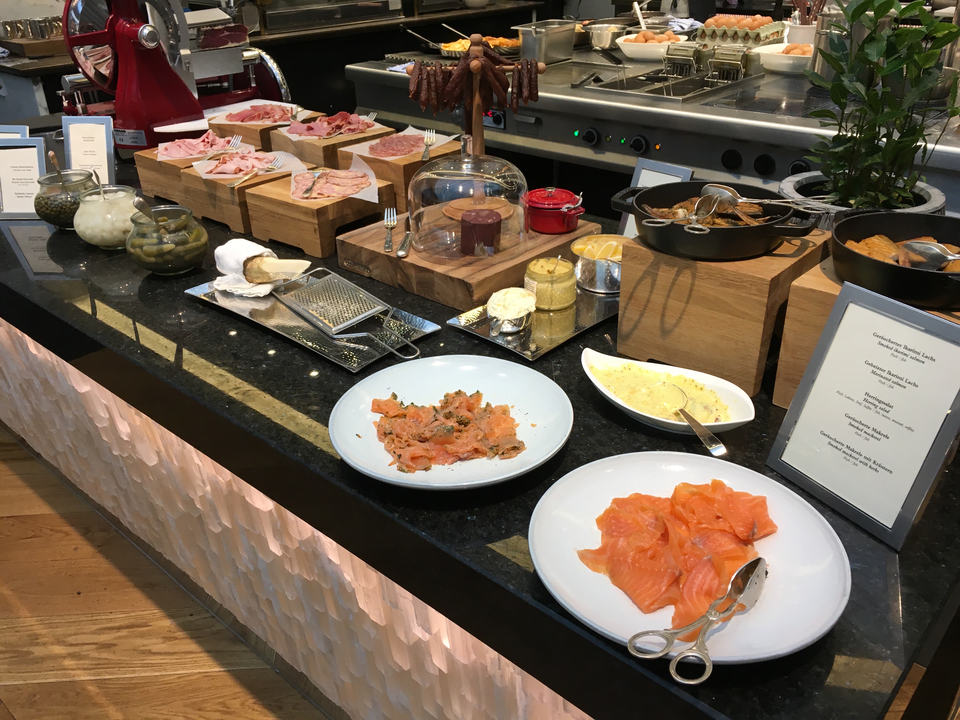 What Time Does Courtyard Marriott Start Serving Breakfast?  